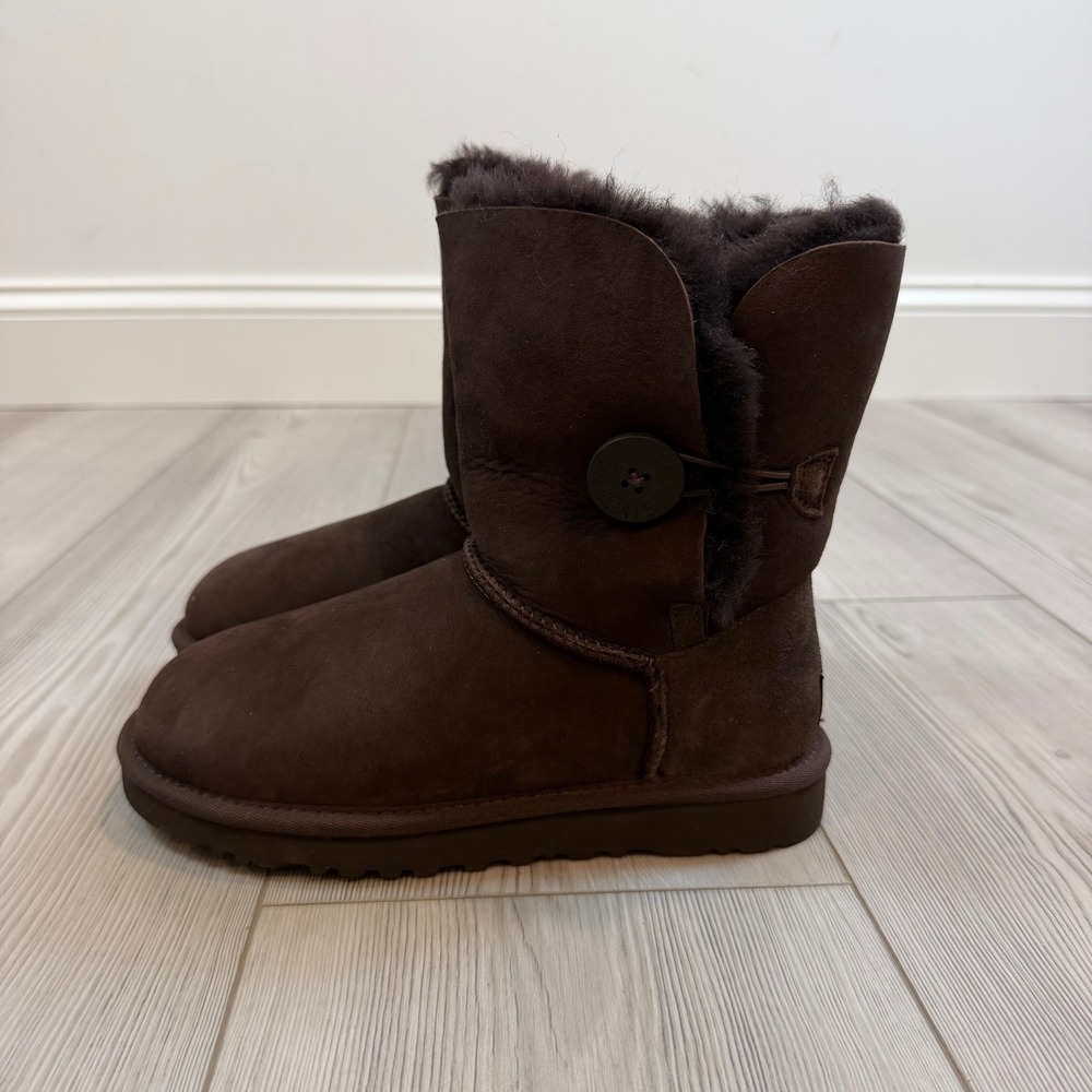 NEW UGG Australia Bailey Button 5803 Chocolate Brown Suede Shearling Boots Wmn 5